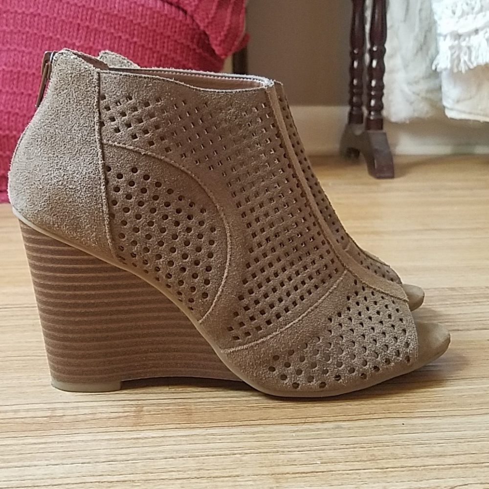Uma Wedge Bootie